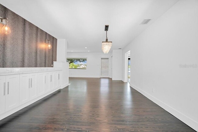 Building Photo - 812 East Blvd