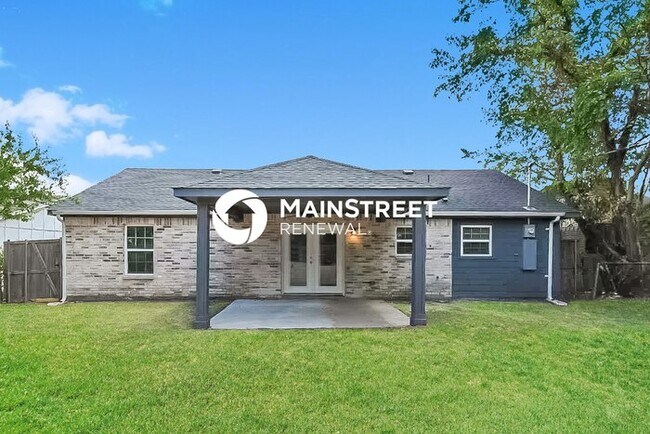 Building Photo - 3 Bedroom Pet-Friendly Home in Dallas, TX with Main Street Renewal