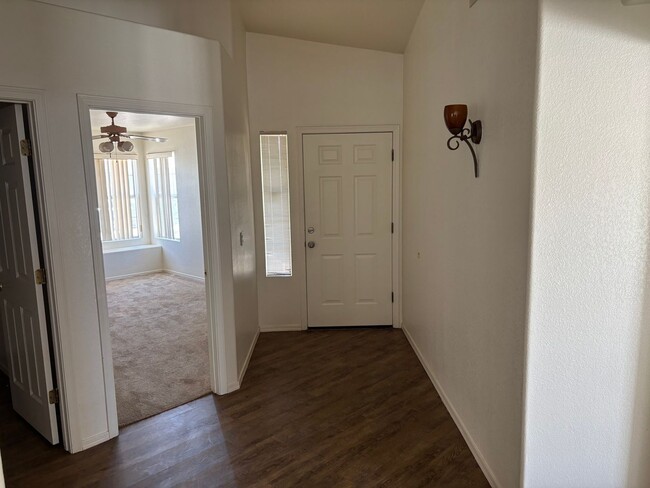 Building Photo - 7078 W Hunnington Dr