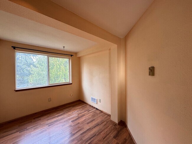 Building Photo - Beautiful Wedgwood Home with Flexible Living + 2nd Kitchen