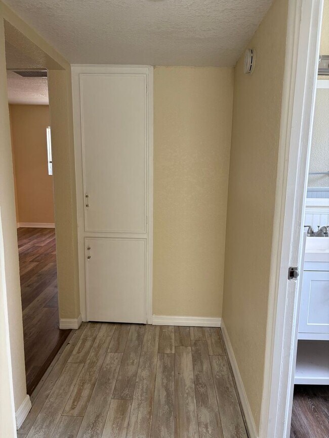 Building Photo - Beautifully Appointed 3/2 w Garage For Ren...