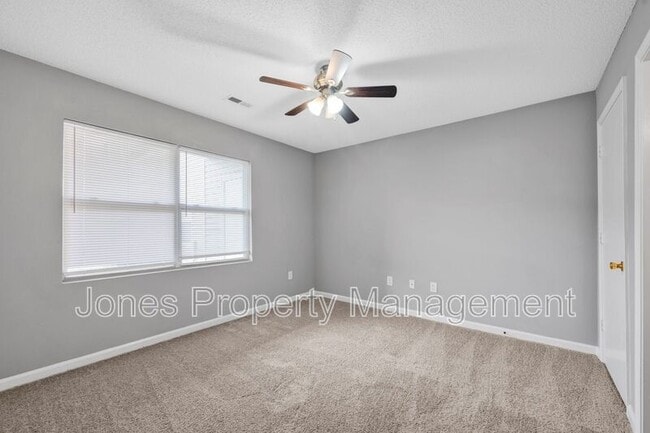 Building Photo - 307 Country Club Dr NE