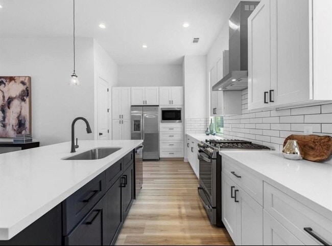 Building Photo - 5910 Val Verde St