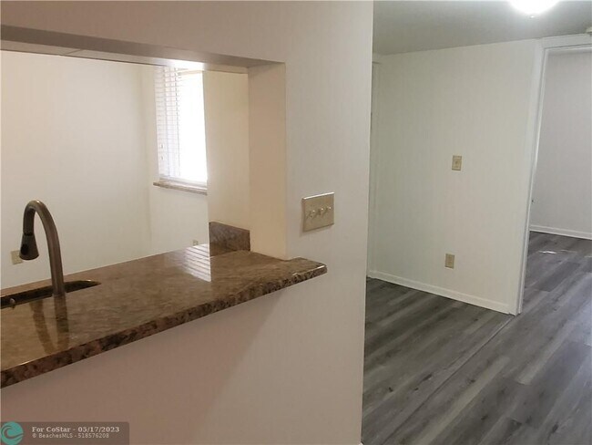 Building Photo - 724 NW 91st Terrace