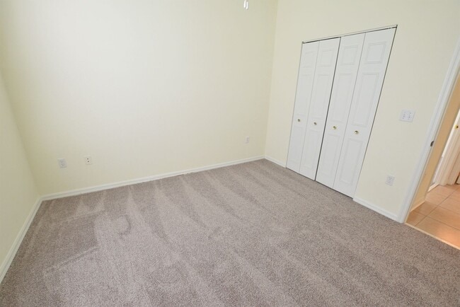 Building Photo - Resort-Style Living! Bright 1-Bedroom Cond...
