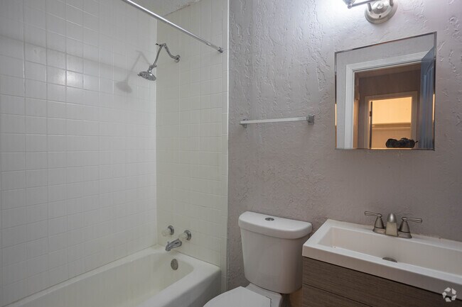 1BR, 1BA - 550SF - Lacarolyn Apartments