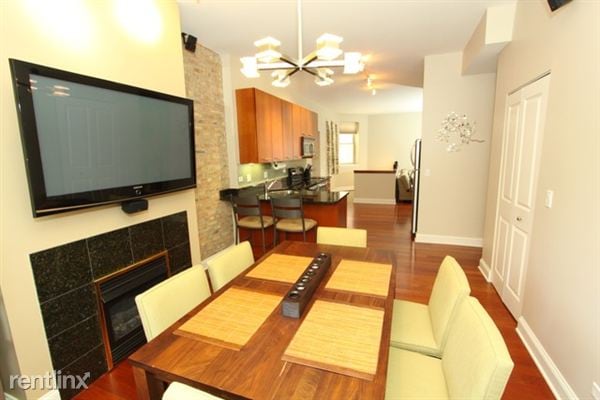 Primary Photo - 807 W Lill Ave