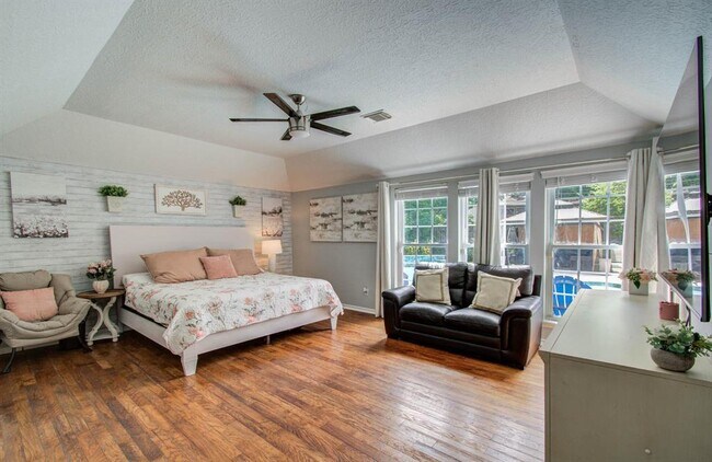 Building Photo - 11311 Chevy Chase Dr