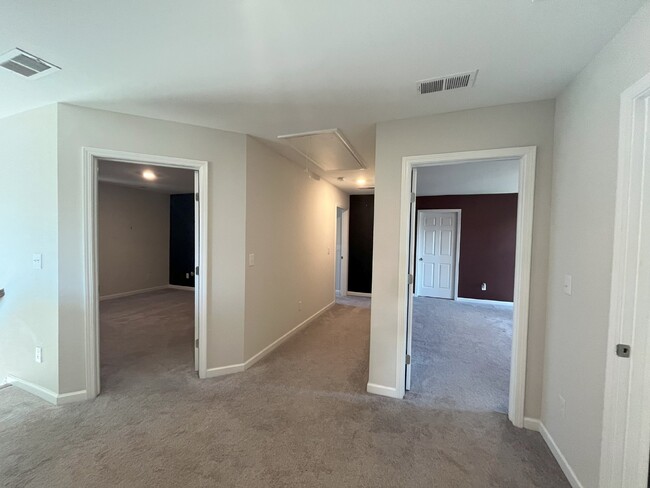 Building Photo - 1/2 off one month special!!!  Call for det...