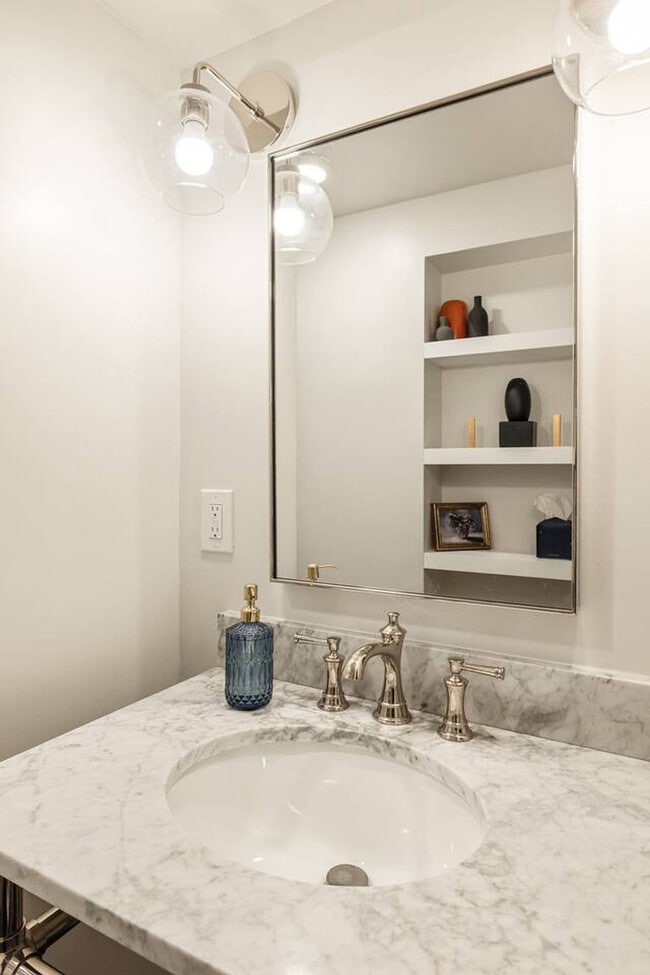 Building Photo - 1326 Broadway