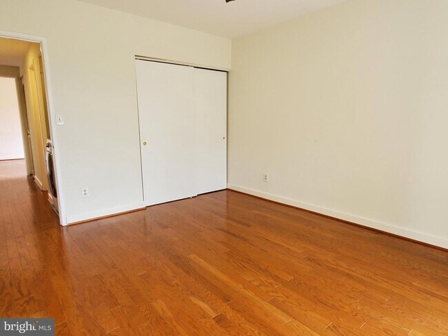 Building Photo - 6050 California Cir