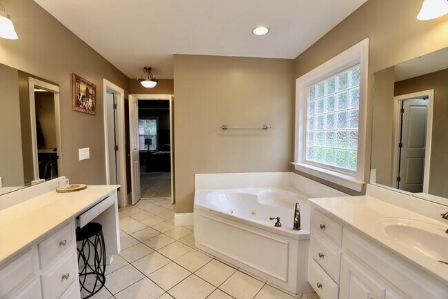 Building Photo - 1280 Winyah St