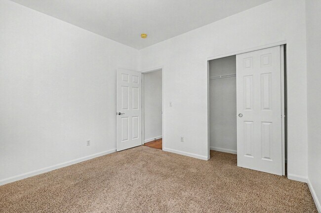 Building Photo - 21164 E Jefferson Cir