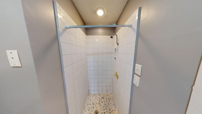 Building Photo - 210 W 115th St S