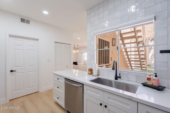 Building Photo - 11333 N 92nd St