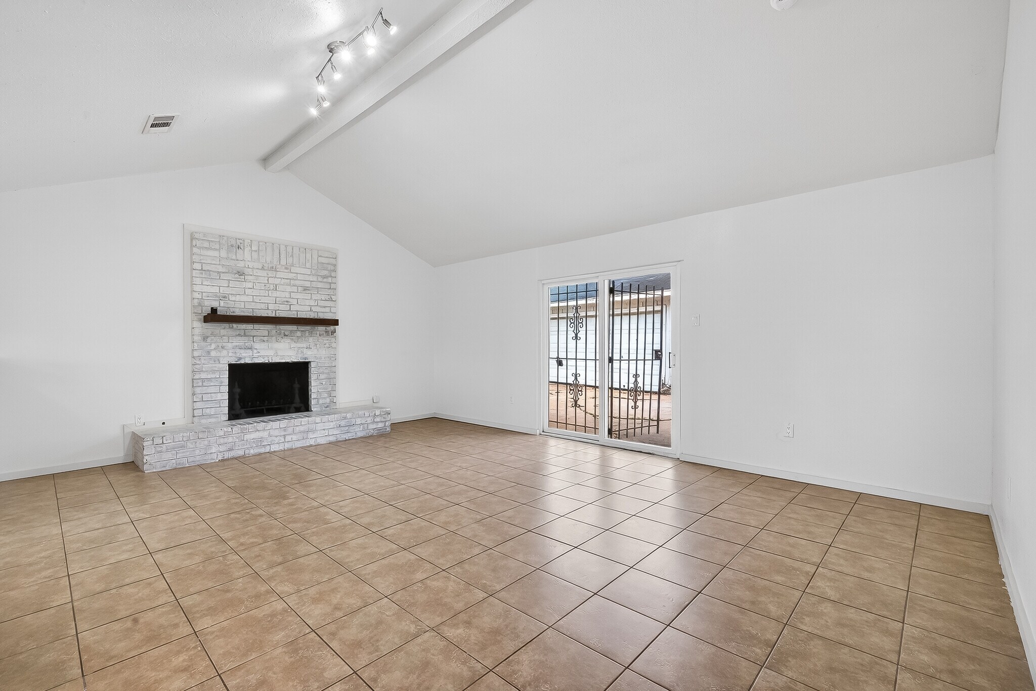 Building Photo - 3902 Beran Dr