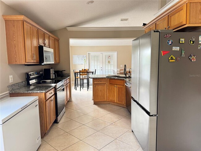 Building Photo - 220 Milford St