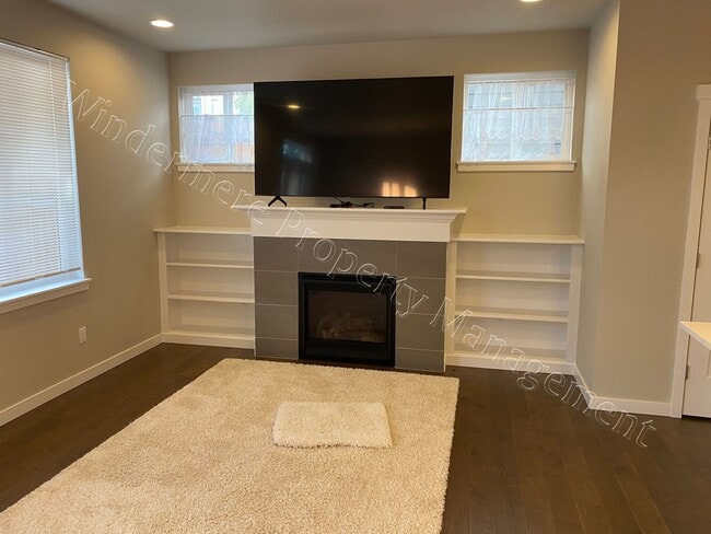 Building Photo - 3-Level Home with Garage and Primary Suite