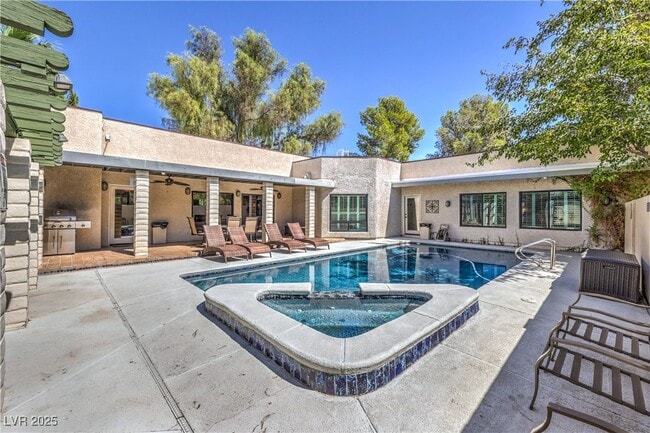 Building Photo - 2701 Alta Dr