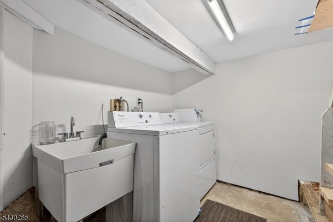Building Photo - 19 Sylvan Pl