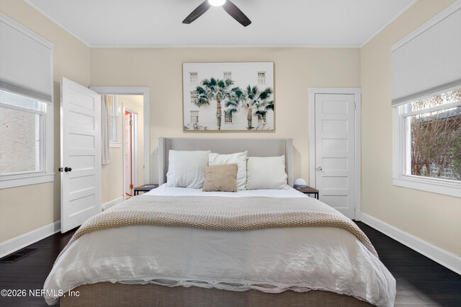 Building Photo - 1903 Dewey Pl