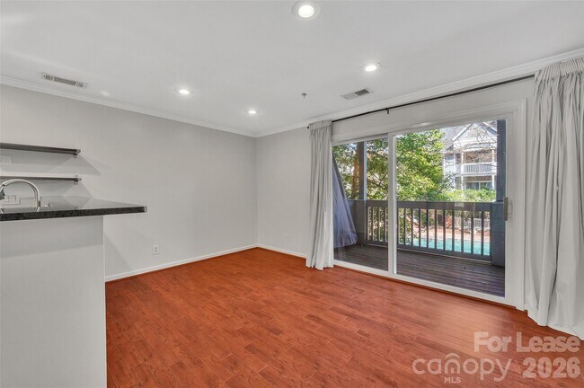 Building Photo - 505 N Graham St