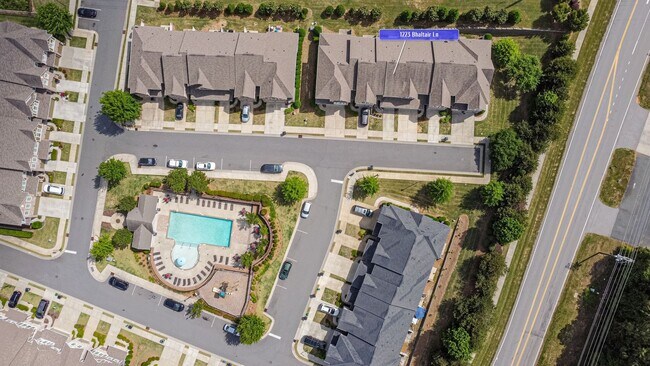 Building Photo - 1223 Bhaltair Ln