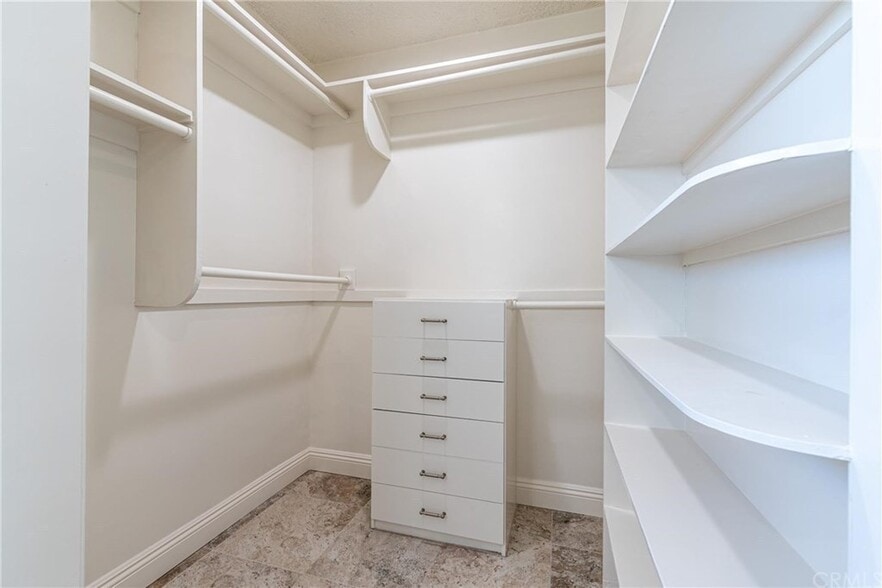 Building Photo - 5300 Fairview Blvd