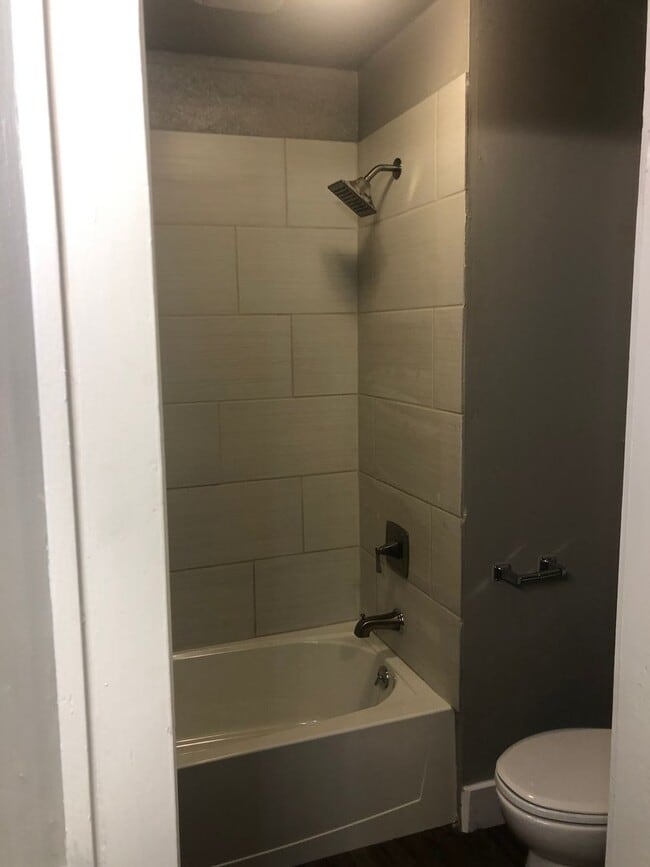 Building Photo - 1406 N Rosedale Ave