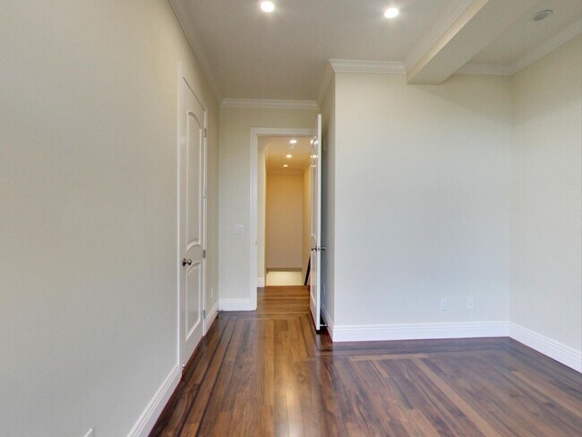 Building Photo - 1129 Green St
