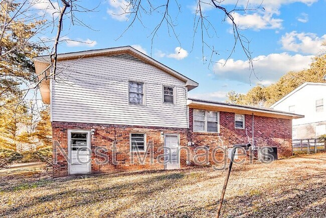 Building Photo - 1089 Essex Pl