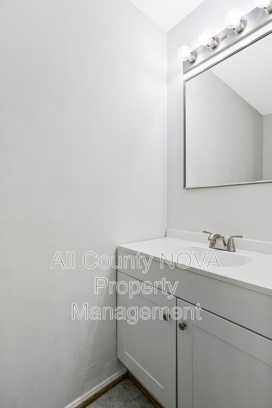 Building Photo - 208 Ellsworth St