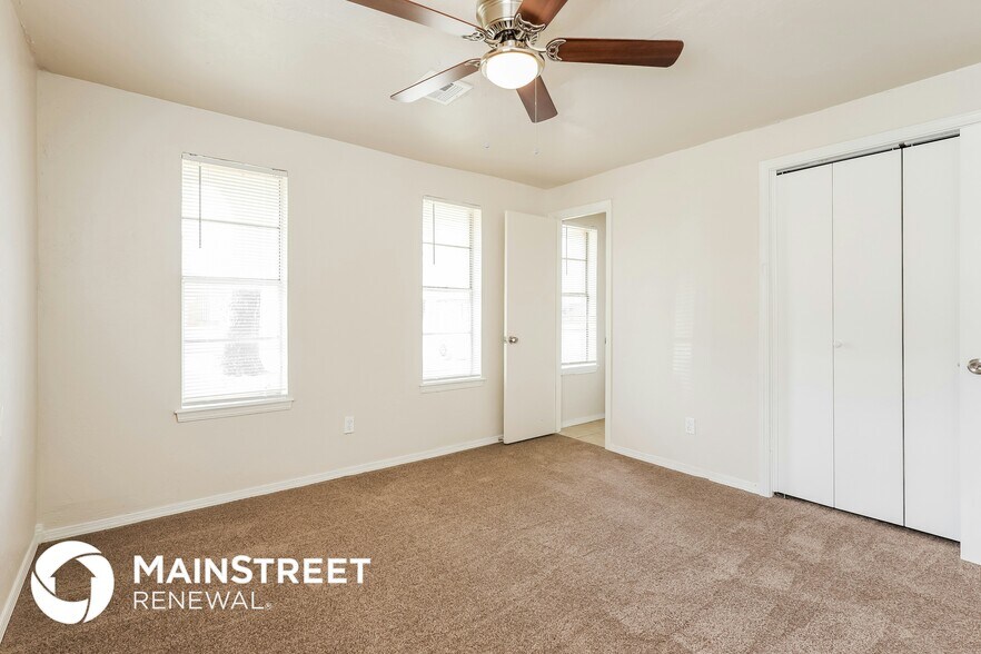 Building Photo - 5516 S Dimple Dr
