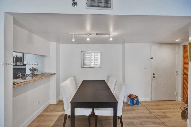 Building Photo - 770 Claughton Island Dr