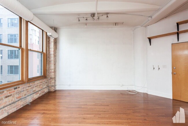 Building Photo - 2 br, 1 bath Condo - 801 S Wells St