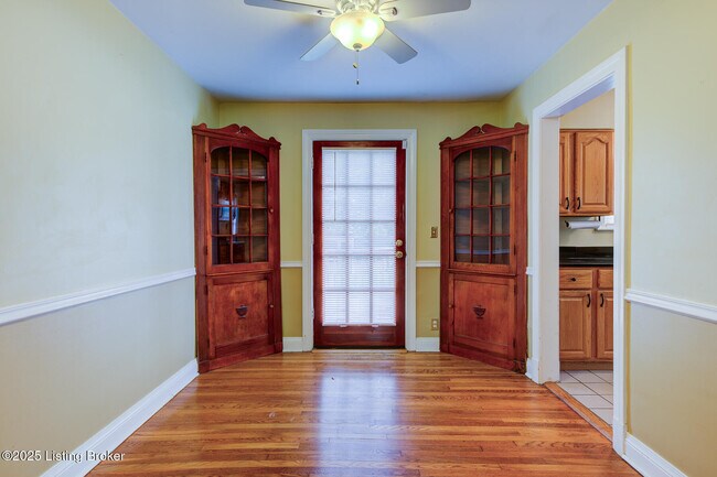 Building Photo - 442 Bauer Ave
