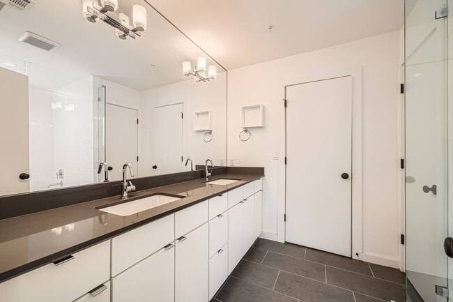 Building Photo - 1931 E 38th 1/2 St