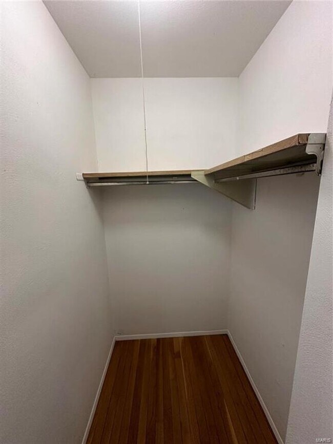 Building Photo - Discover the epitome of comfort in this 3-bed, 2-bath ranch-style gem.