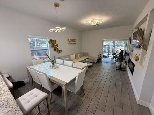 Building Photo - 408 N Finley Ave