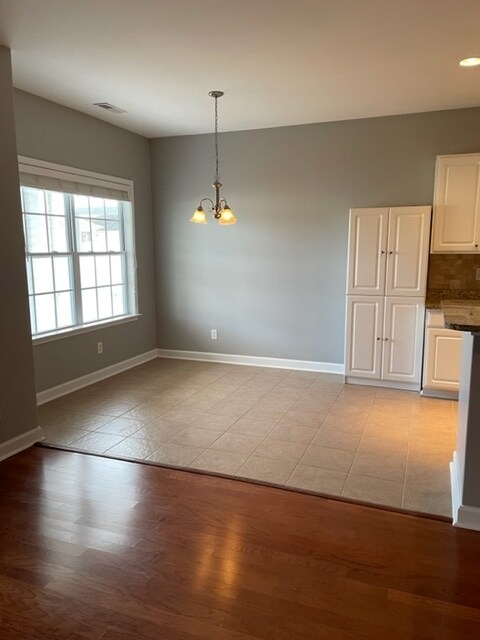 dining area - 824 Wintercreeper Dr