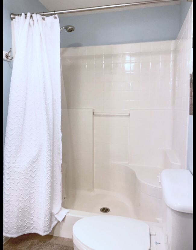 Full tub-size shower with bench - 80 S Center St