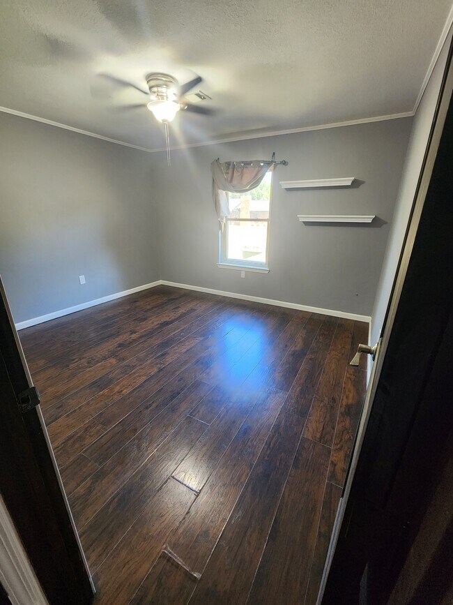 Guest bedroom 1 - 2801 Timberpeg Ct
