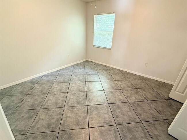 Building Photo - 542 W Lake Deer Dr