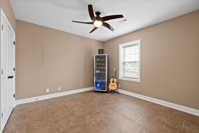 Building Photo - Spacious 4-Bedroom Home with Dual Living A...