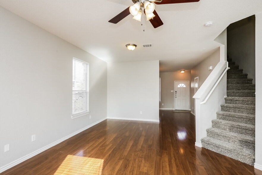 Building Photo - 8409 Star Thistle Dr