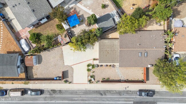 Building Photo - 865 W Hillcrest Dr