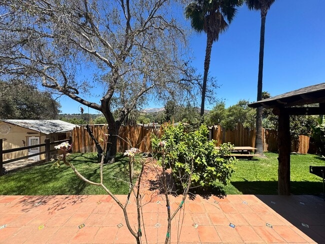 Building Photo - 3BD/2BA HOME off Old Hwy 80, Ample Parking...