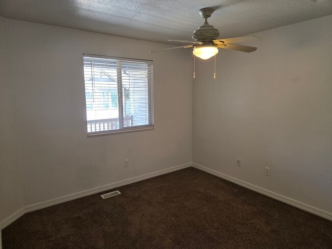 Building Photo - 212 Lyman Ln