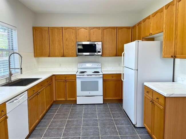 Building Photo - 6400 La Carman Ln
