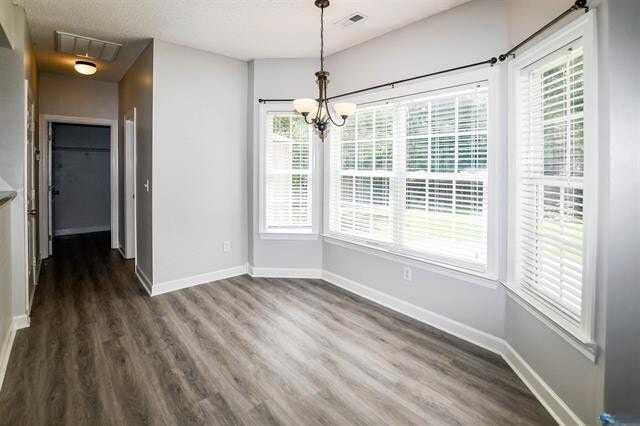 Building Photo - 105 Knotting Pl